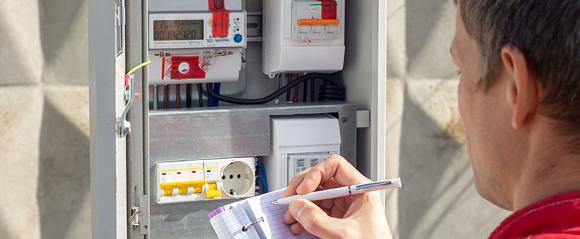 Electrical inspection of a consumer unit or fuse box